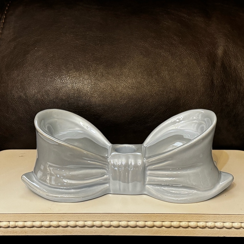 Elegant Blue Bow Accent Candle holder